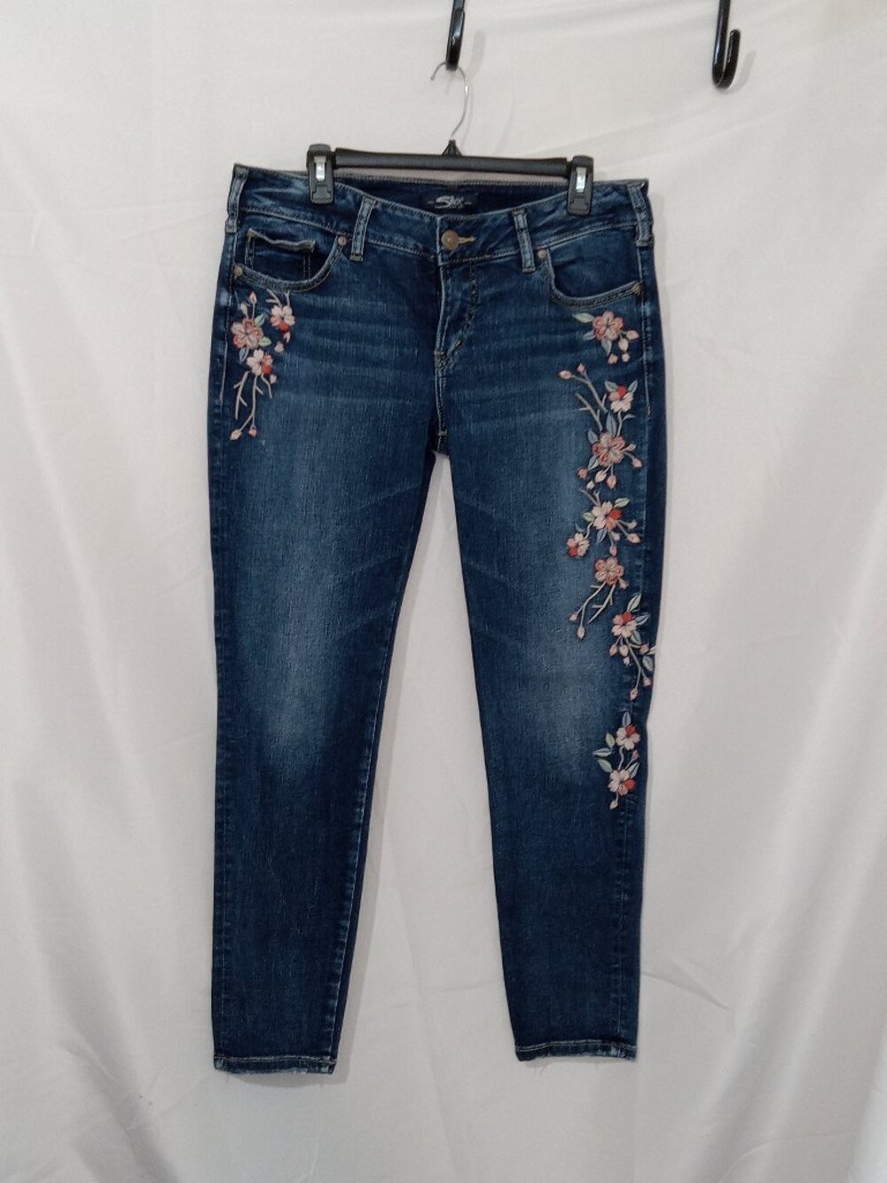 Dark Wash Floral Embroidered Women’s Jeans - Blue